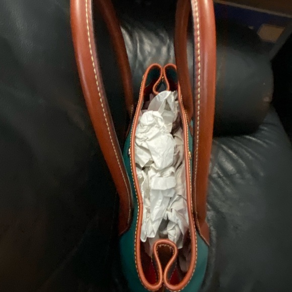 Dooney & Bourke - Picture 4 of 5